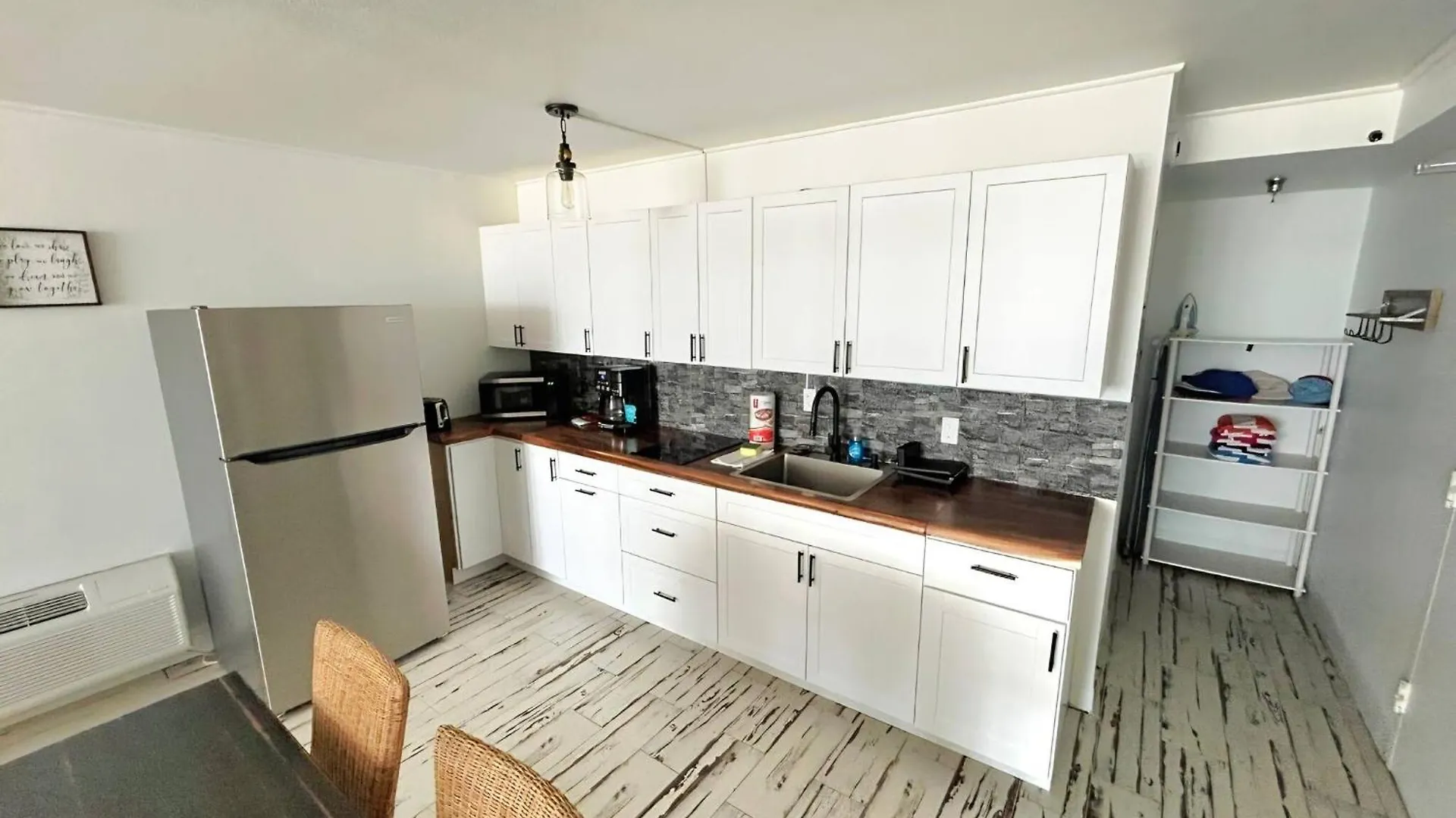 Fabulous Oceanfront Studio W/Kitchen, Tiki Bar Daytona Beach