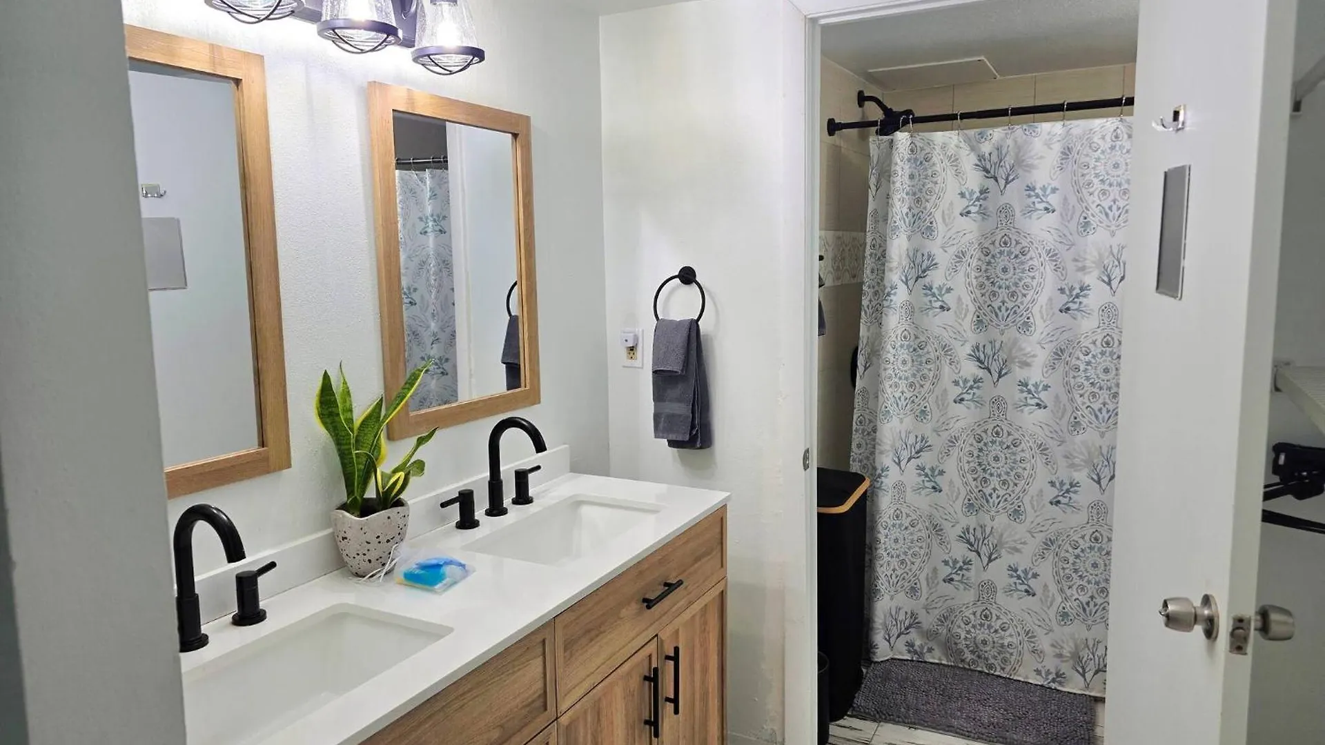 Apartment Fabulous Oceanfront Studio W/Kitchen, Tiki Bar Daytona Beach