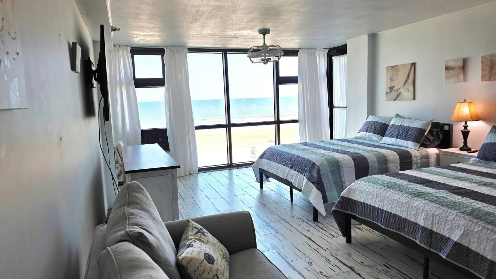 公寓 Fabulous Oceanfront Studio W/Kitchen, Tiki Bar 代托纳海滩
