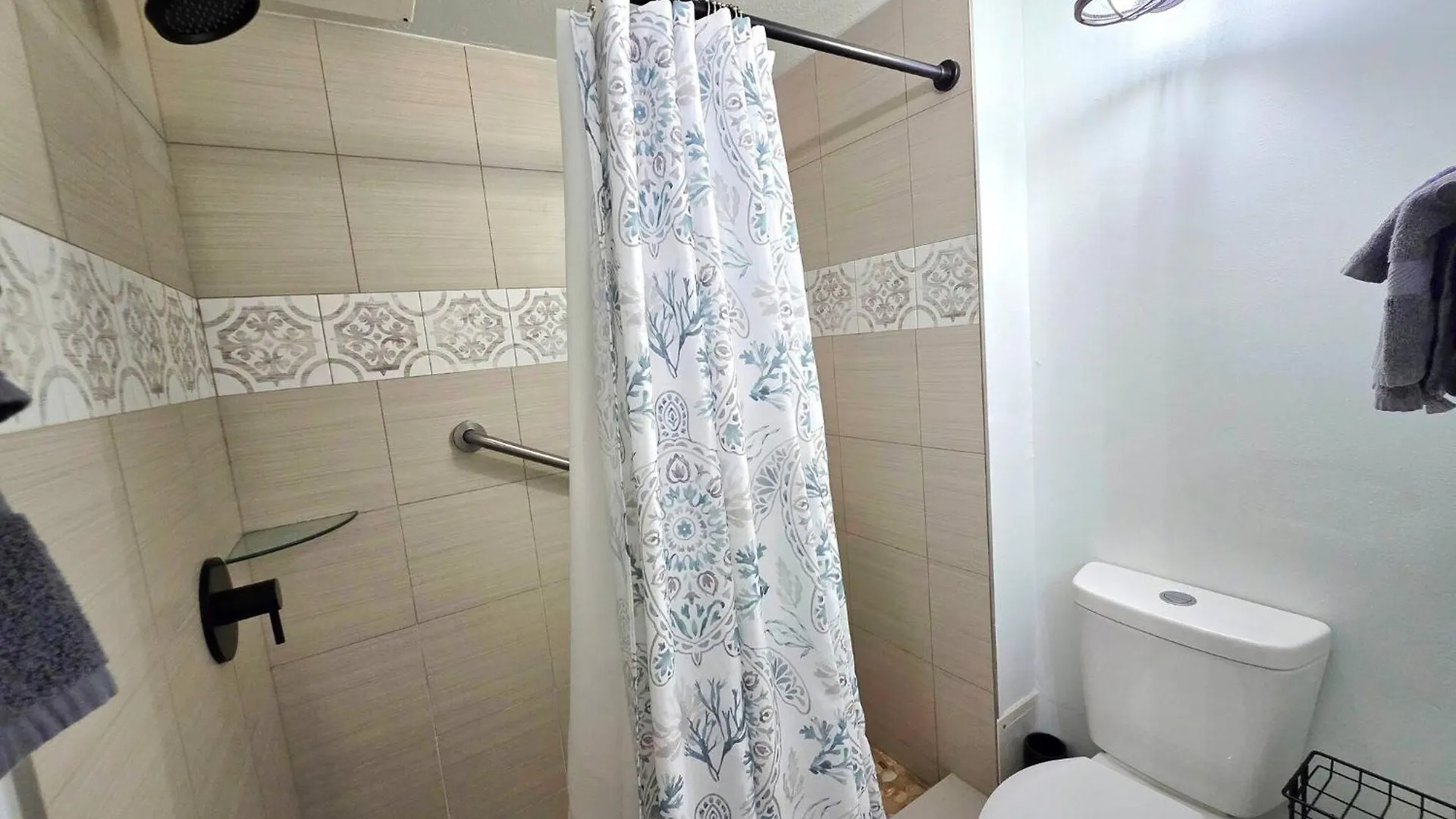 Fabulous Oceanfront Studio W/Kitchen, Tiki Bar 代托纳海滩 公寓